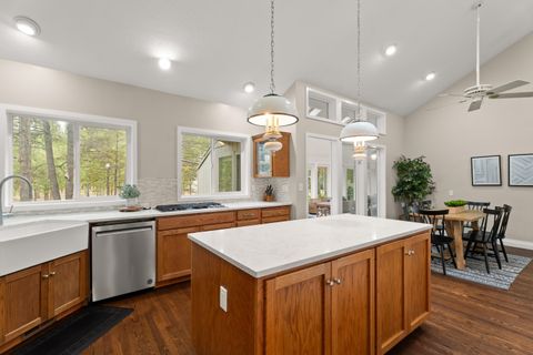 Tiny photo for 18025 Camas Lane #18, Sunriver, OR 97707 (MLS # 220215409)