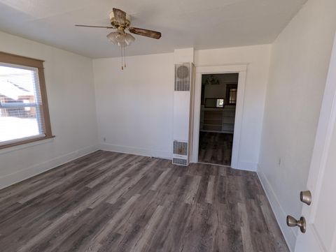 Tiny photo for 309 Martin Street, Klamath Falls, OR 97601 (MLS # 220212226)