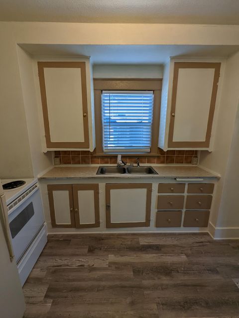 Tiny photo for 309 Martin Street, Klamath Falls, OR 97601 (MLS # 220212226)