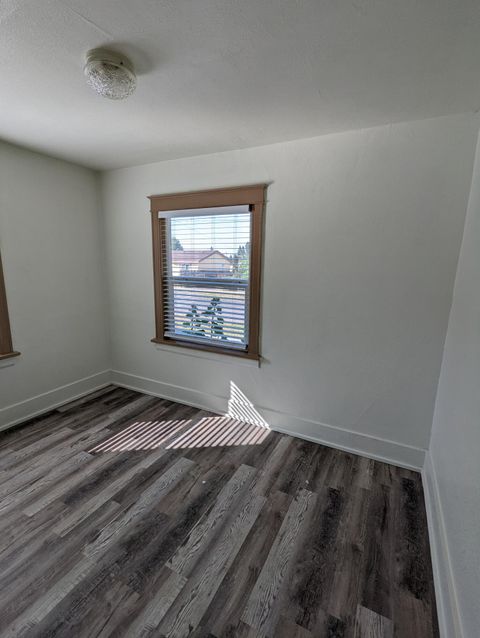 Tiny photo for 309 Martin Street, Klamath Falls, OR 97601 (MLS # 220212226)