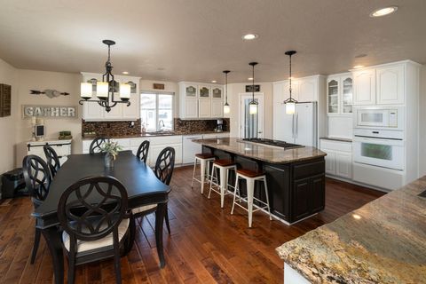 Tiny photo for 1221 NW Odem Avenue, Terrebonne, OR 97760 (MLS # 220217583)