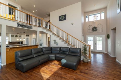 Tiny photo for 1221 NW Odem Avenue, Terrebonne, OR 97760 (MLS # 220217583)