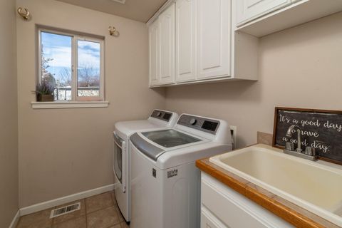 Tiny photo for 1221 NW Odem Avenue, Terrebonne, OR 97760 (MLS # 220217583)