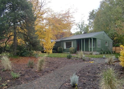 Photo of 843 Hillview Drive, Ashland, OR 97520 (MLS # 220215473)