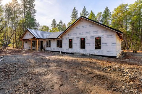 Photo of 550 Marcy Loop Road, Grants Pass, OR 97527 (MLS # 220212785)