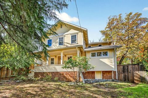 Photo of 219 Meade Street, Ashland, OR 97520 (MLS # 220211816)