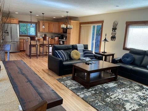 1528 NE 8th Street Bend OR 97701