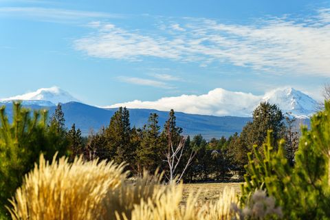 Tiny photo for 3859 NE Oakside Lp Loop, Bend, OR 97701 (MLS # 220213145)