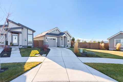 Tiny photo for 3859 NE Oakside Lp Loop, Bend, OR 97701 (MLS # 220213145)