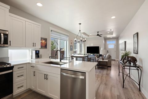 Tiny photo for 3859 NE Oakside Lp Loop, Bend, OR 97701 (MLS # 220213145)