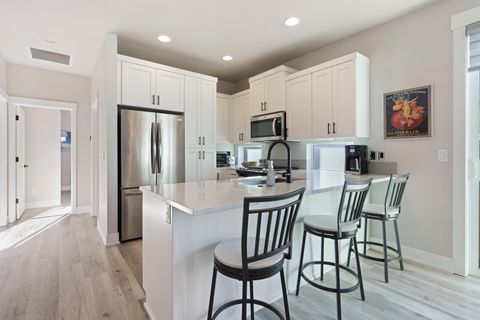 Tiny photo for 3859 NE Oakside Lp Loop, Bend, OR 97701 (MLS # 220213145)