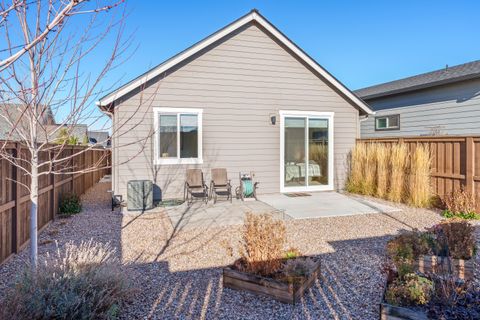 Tiny photo for 3859 NE Oakside Lp Loop, Bend, OR 97701 (MLS # 220213145)