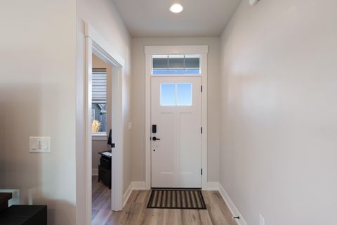 Tiny photo for 3859 NE Oakside Lp Loop, Bend, OR 97701 (MLS # 220213145)