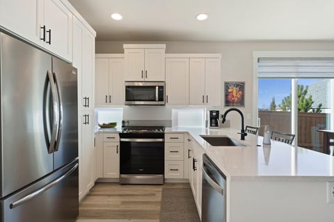 Tiny photo for 3859 NE Oakside Lp Loop, Bend, OR 97701 (MLS # 220213145)