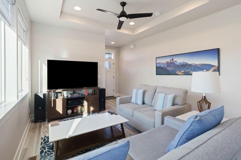 Tiny photo for 3859 NE Oakside Lp Loop, Bend, OR 97701 (MLS # 220213145)