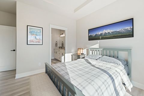 Tiny photo for 3859 NE Oakside Lp Loop, Bend, OR 97701 (MLS # 220213145)