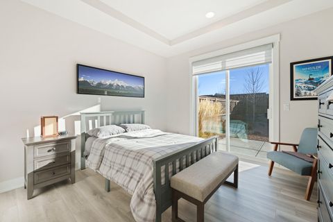 Tiny photo for 3859 NE Oakside Lp Loop, Bend, OR 97701 (MLS # 220213145)