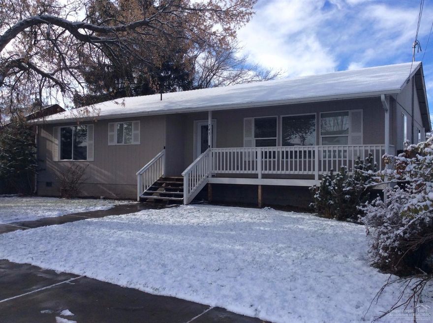 Well thought out floor plan. 3 bedroom 2 bath, and large country kitchen with dining or bonus area. Home has recent upgrades including interior paint, vinyl flooring, carpet and stainless steel appliances. Detached garage. Fenced back yard. Sprinkler system. Ductless cooling system.