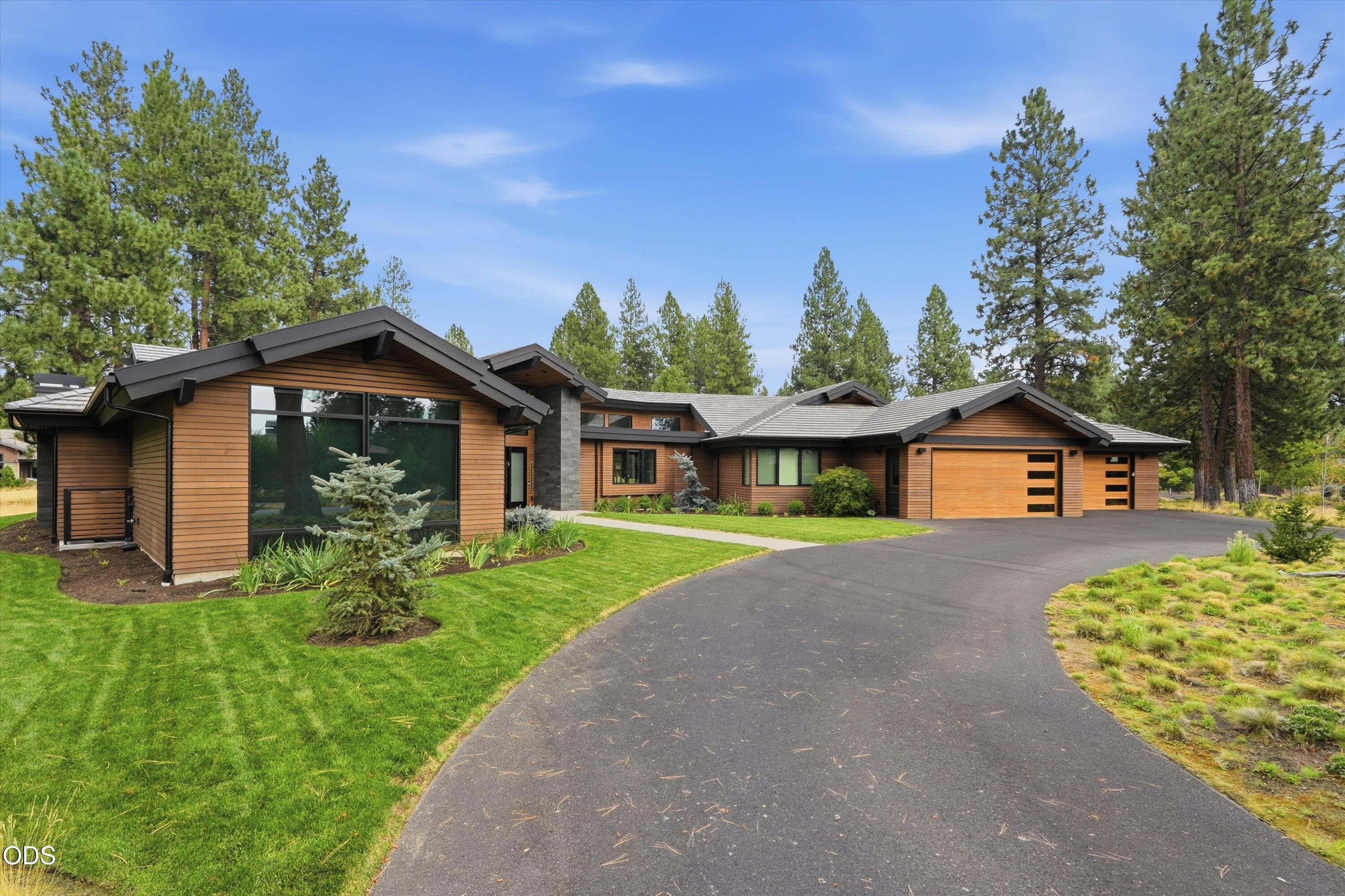 61410 Tam McArthur Loop