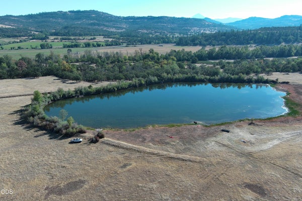 1631 E ANTELOPE RD, EAGLE POINT, OR 97524 - Image 2fb703a76bdbda1b8ca856ba2cfe5c71/2532009649