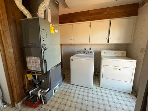 Tiny photo for 705 Doty Street, Klamath Falls, OR 97601 (MLS # 220225876)