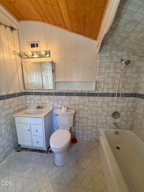 Tiny photo for 705 Doty Street, Klamath Falls, OR 97601 (MLS # 220225876)