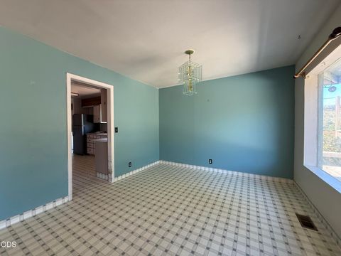 Tiny photo for 705 Doty Street, Klamath Falls, OR 97601 (MLS # 220225876)