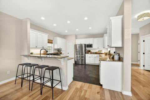 Tiny photo for 267 Meadow Drive, Ashland, OR 97520 (MLS # 220214291)