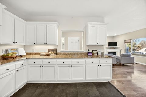 Tiny photo for 267 Meadow Drive, Ashland, OR 97520 (MLS # 220214291)