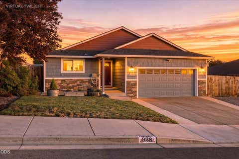 Photo of 928 Stonewater Drive, Eagle Point, OR 97524 (MLS # 220227362)