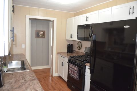 Tiny photo for 138118 Hillcrest Street, Gilchrist, OR 97737 (MLS # 220217039)