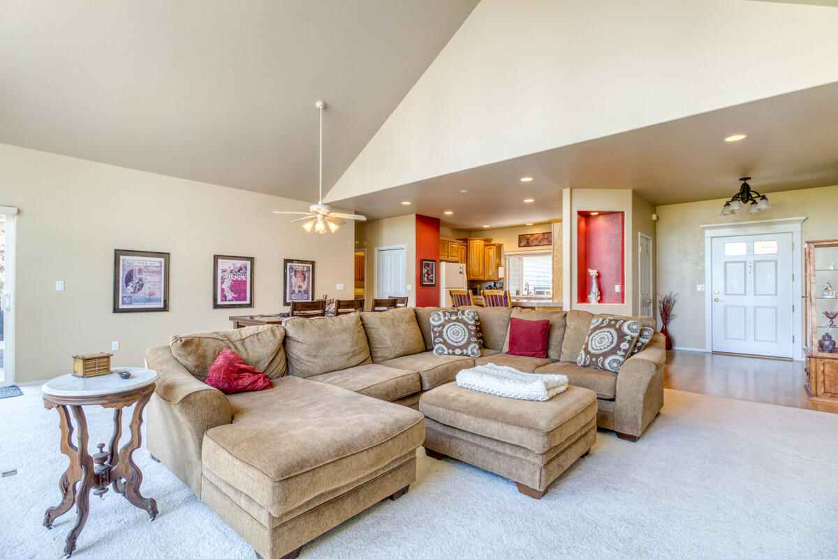 2952 NW Fairway Heights Drive