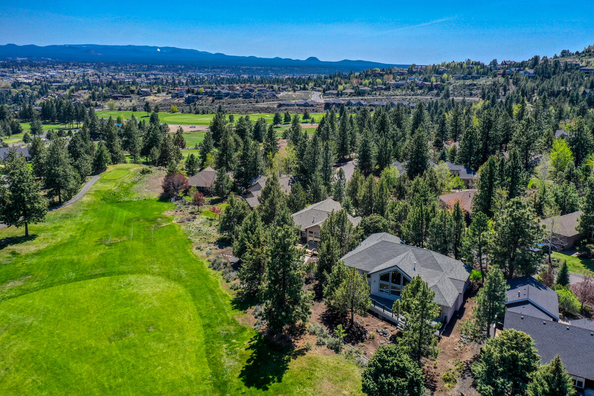 2952 NW Fairway Heights Drive