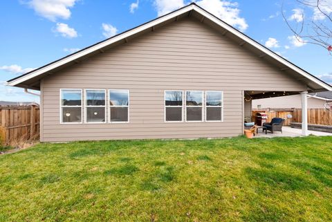 Tiny photo for 1797 NE 4th Street, Redmond, OR 97756 (MLS # 220211988)