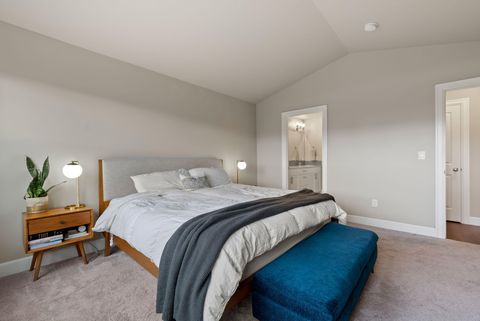 Tiny photo for 1797 NE 4th Street, Redmond, OR 97756 (MLS # 220211988)