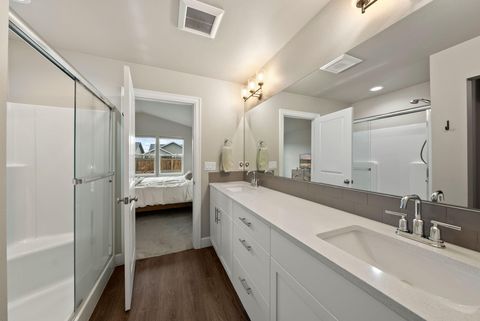 Tiny photo for 1797 NE 4th Street, Redmond, OR 97756 (MLS # 220211988)