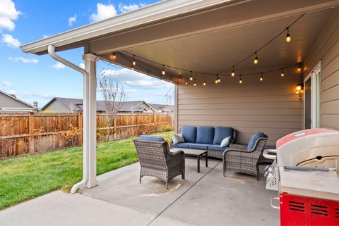 Tiny photo for 1797 NE 4th Street, Redmond, OR 97756 (MLS # 220211988)