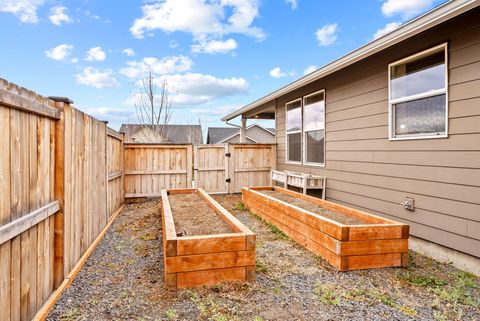 Tiny photo for 1797 NE 4th Street, Redmond, OR 97756 (MLS # 220211988)