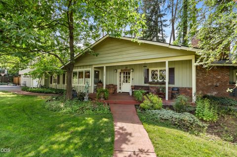 Photo of 158 Renault Avenue, Medford, OR 97501 (MLS # 220222624)