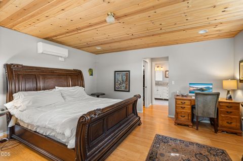 Tiny photo for 158 Renault Avenue, Medford, OR 97501 (MLS # 220222624)