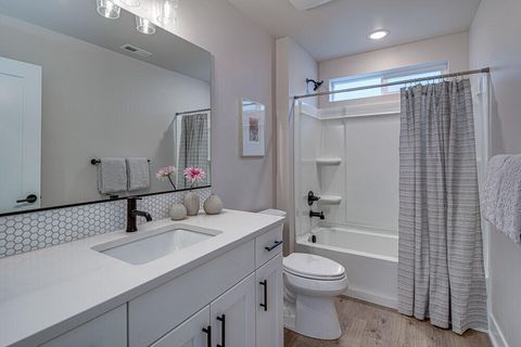 Tiny photo for 61201 NE Snow Owl Street, Bend, OR 97701 (MLS # 220214232)