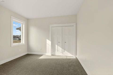 Tiny photo for 4090 Crystal Springs Drive, Medford, OR 97504 (MLS # 220219977)