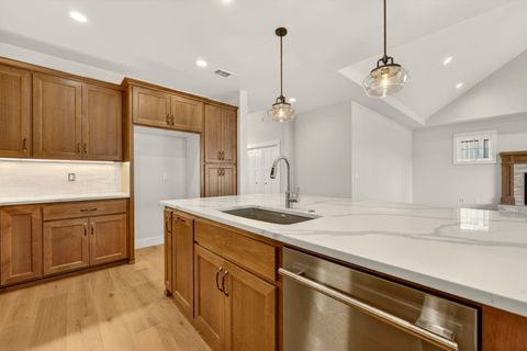 Tiny photo for 4090 Crystal Springs Drive, Medford, OR 97504 (MLS # 220219977)