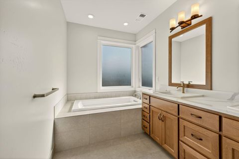 Tiny photo for 4090 Crystal Springs Drive, Medford, OR 97504 (MLS # 220219977)