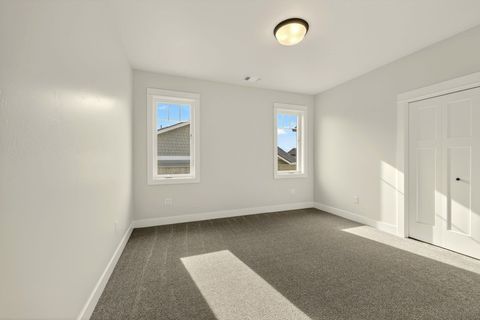 Tiny photo for 4090 Crystal Springs Drive, Medford, OR 97504 (MLS # 220219977)