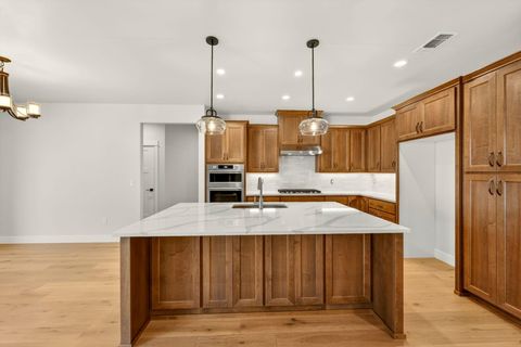 Tiny photo for 4090 Crystal Springs Drive, Medford, OR 97504 (MLS # 220219977)