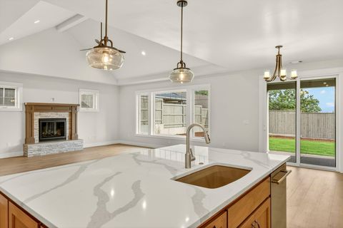 Tiny photo for 4090 Crystal Springs Drive, Medford, OR 97504 (MLS # 220219977)