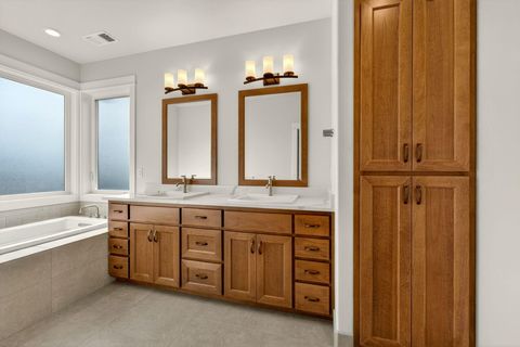 Tiny photo for 4090 Crystal Springs Drive, Medford, OR 97504 (MLS # 220219977)