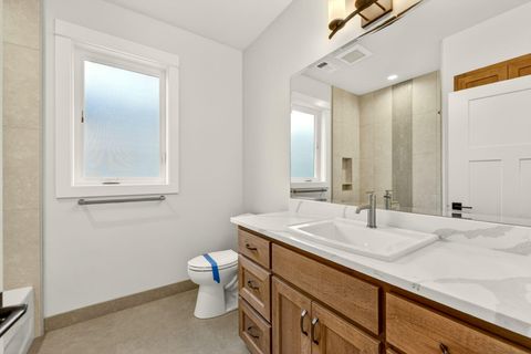 Tiny photo for 4090 Crystal Springs Drive, Medford, OR 97504 (MLS # 220219977)