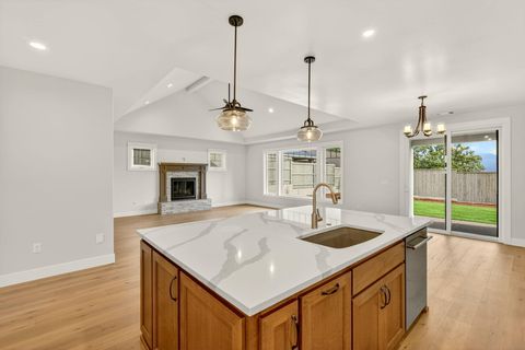 Tiny photo for 4090 Crystal Springs Drive, Medford, OR 97504 (MLS # 220219977)